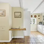 2 Bedroom Cozy In