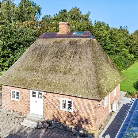 2 Bedroom Cozy In