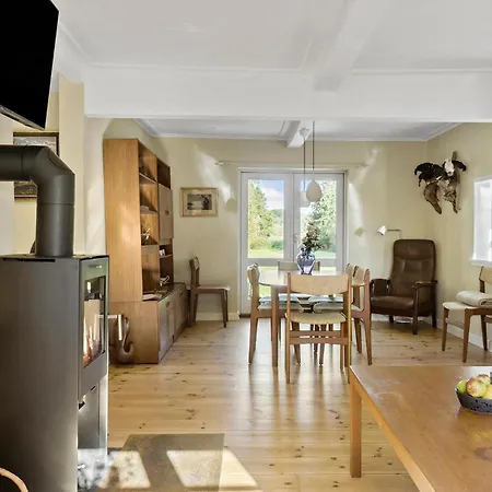 2 Bedroom Cozy In * Øster Ulslev