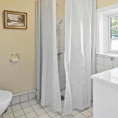 2 Bedroom Cozy In Øster Ulslev