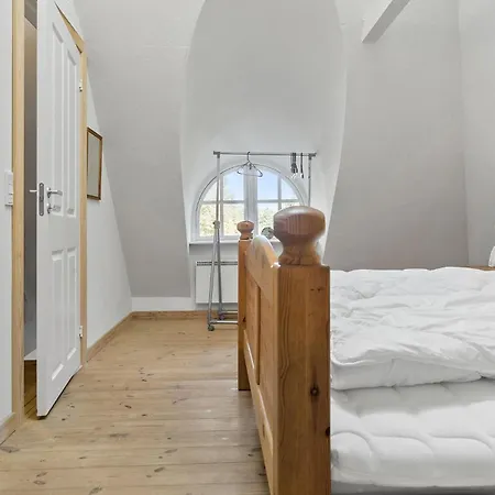 2 Bedroom Cozy In *