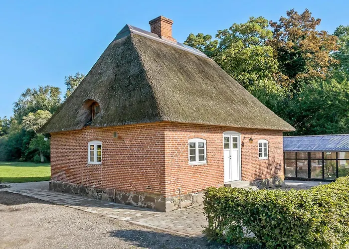 Semesterbostad 2 Bedroom Cozy In