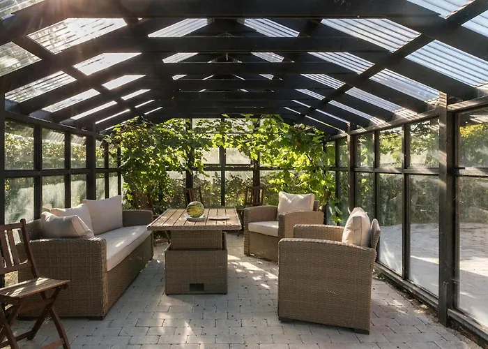 Semesterbostad 2 Bedroom Cozy In